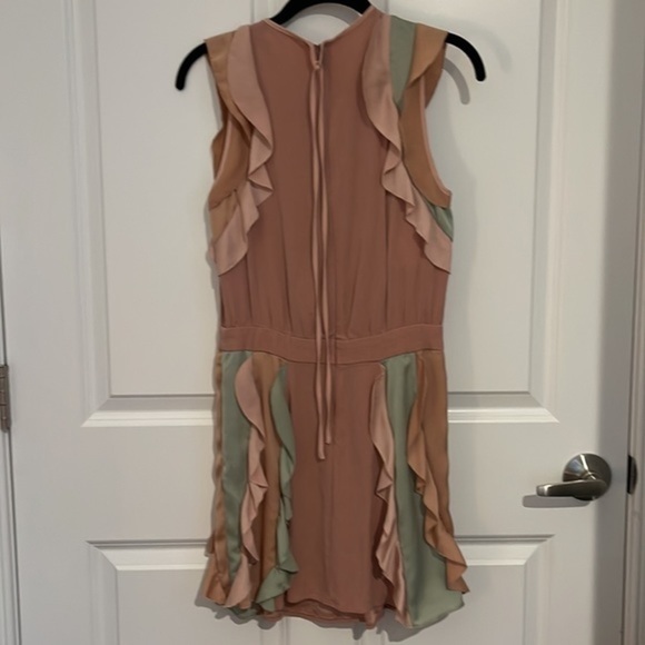 Alexis Keely Colorblock Ruffle Mini Dress ✨ - Picture 9 of 11